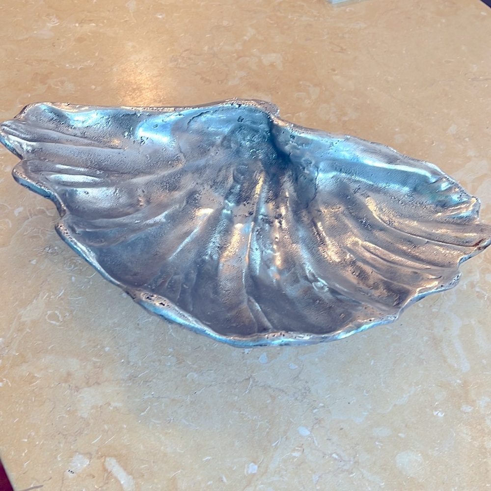 Metal Clam Shell Accessory Piece